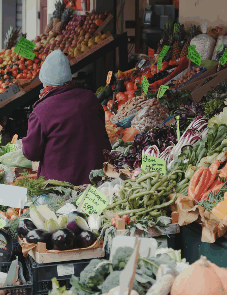 Market days in Cortona, filled with figs, pecorino, and sun-warmed produce, echo Frances Mayes’ memoir — one of the most iconic Tuscany novels and enduring sources of Tuscany travel inspiration.