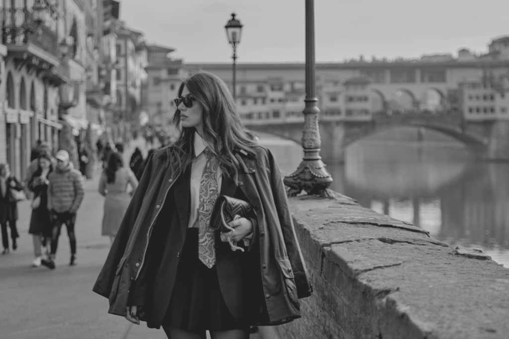 The Ponte Vecchio glitters as both backdrop and symbol — a bridge between past and present for travelers inspired by movies set in Tuscany and classic novels and set in Tuscany. 