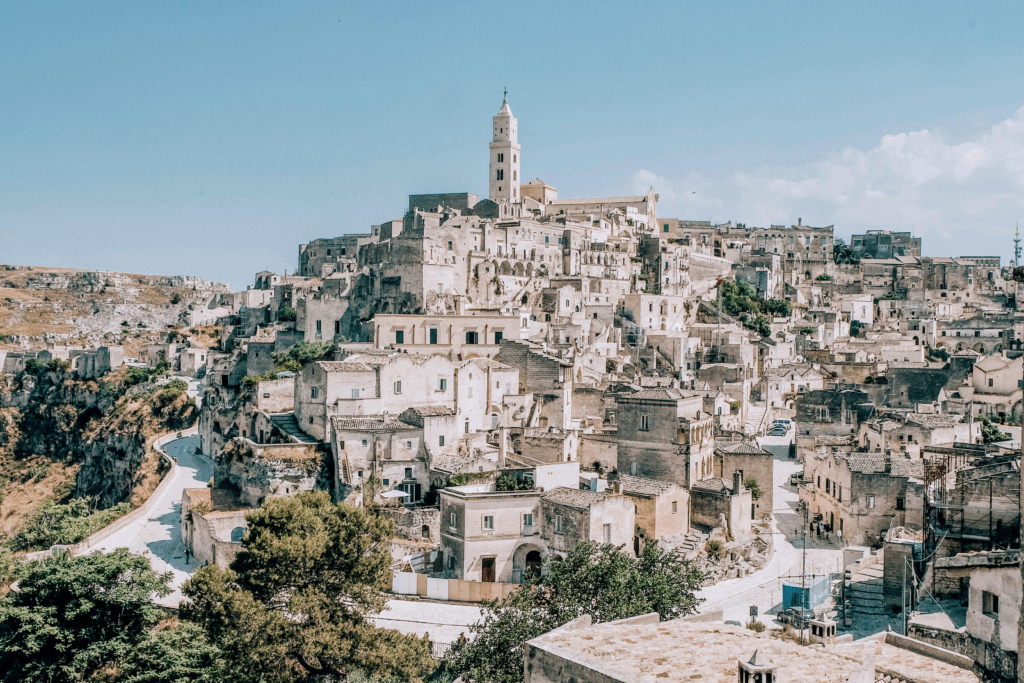Life in a Tuscan hill town — neighbors chatting in piazzas, figs ripening on stone terraces — mirrors the charm of Doran’s memoir.
