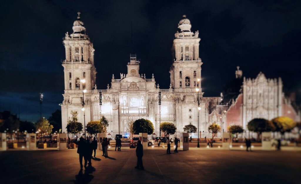 Centro Histórico in Mexico City illuminated at night, a must-see destination often recommended in top resources for planning a trip to Mexico City